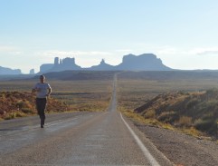 Forrest běží na silnici