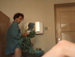 Jakub čistí zeleninu