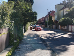 pred Kristýniným domom