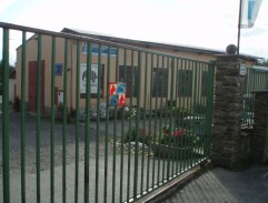 pred stavebnou firmou