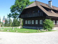 Policie u horské chaty