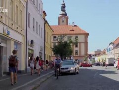 pred herňou v Sušici