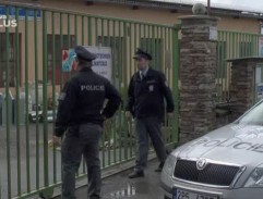 pred stavebnou firmou