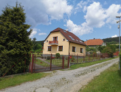 Slunce, seno, jahody