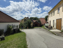 Slunce, seno, jahody