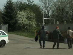 Před policejní stanicí