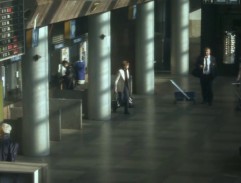 Uvnitř na nádraží