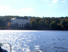 Hausboat na hladině