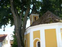 Lipovecká kaplička a oblíbený strom dědy Lukeše