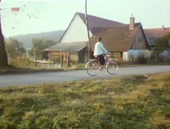 Ticháčkova sestra jede do vsi