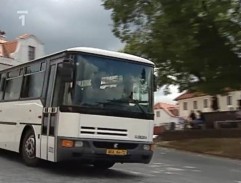 Přijíždí autobus