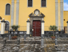 Tom přijel do Itálie