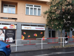 Vrah skrývá tvář