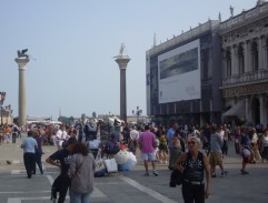 Charlie se setkává s Johnem