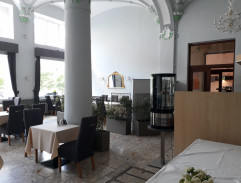 Slunce, seno, erotika