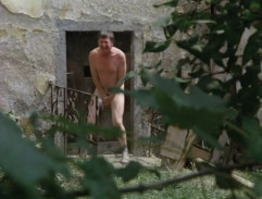 Nahý Béďa před mlýnem