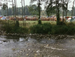 Nudapláž za řekou