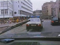 na ulici s políciou