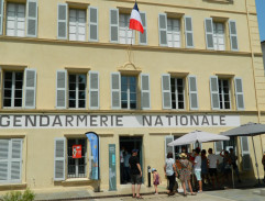 Paní Cruchotová odjíždí