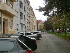 parkovisko pri škole