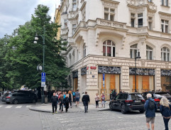 pred Petriným domom