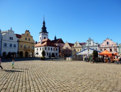 Běloušek a Pet odjíždějí z Pelhřimova