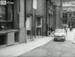 Před hotelem Morava