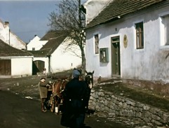 Před policejní stanicí