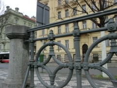 cesta pri nábreží