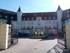 Zuzana odchází z večírku