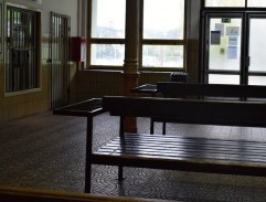 Čekárna v nádražní hale