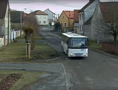 Syn přijíždí za matkou