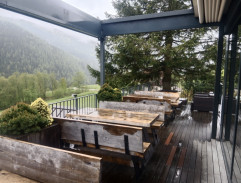 pred hotelom Sněhurka