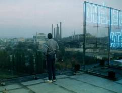 Na střeše paneláku