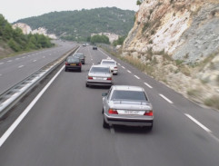 Závěrečná honička na dálnici.