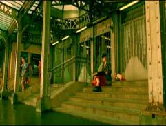 Na schodech u nádraží