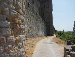 Útěk okolo hradní stěny