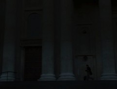 Holmes utíká do kostela