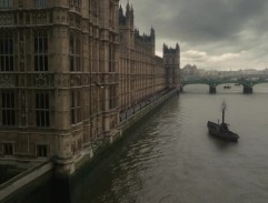 Holmes vyskakuje z okna