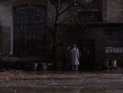 Před východem z haly