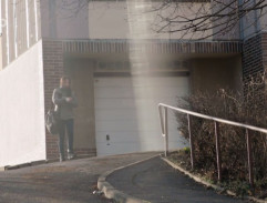 pri dome Evy Kourovej