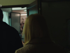 pred garážou penziónu