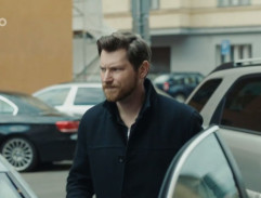 na parkovisku pred domom Tomáša Benkovského