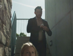 schody na tenisových kurtoch