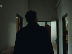 pred skladom Bezdekovej firmy