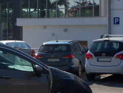 dvor autopožičovne