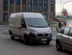 pred tetovacím salónom