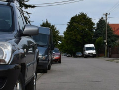 pred Bílkovou autodieľňou