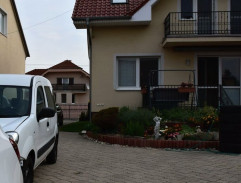 dvor Bílkovej autodielne