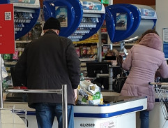 pokladne v supermarkete